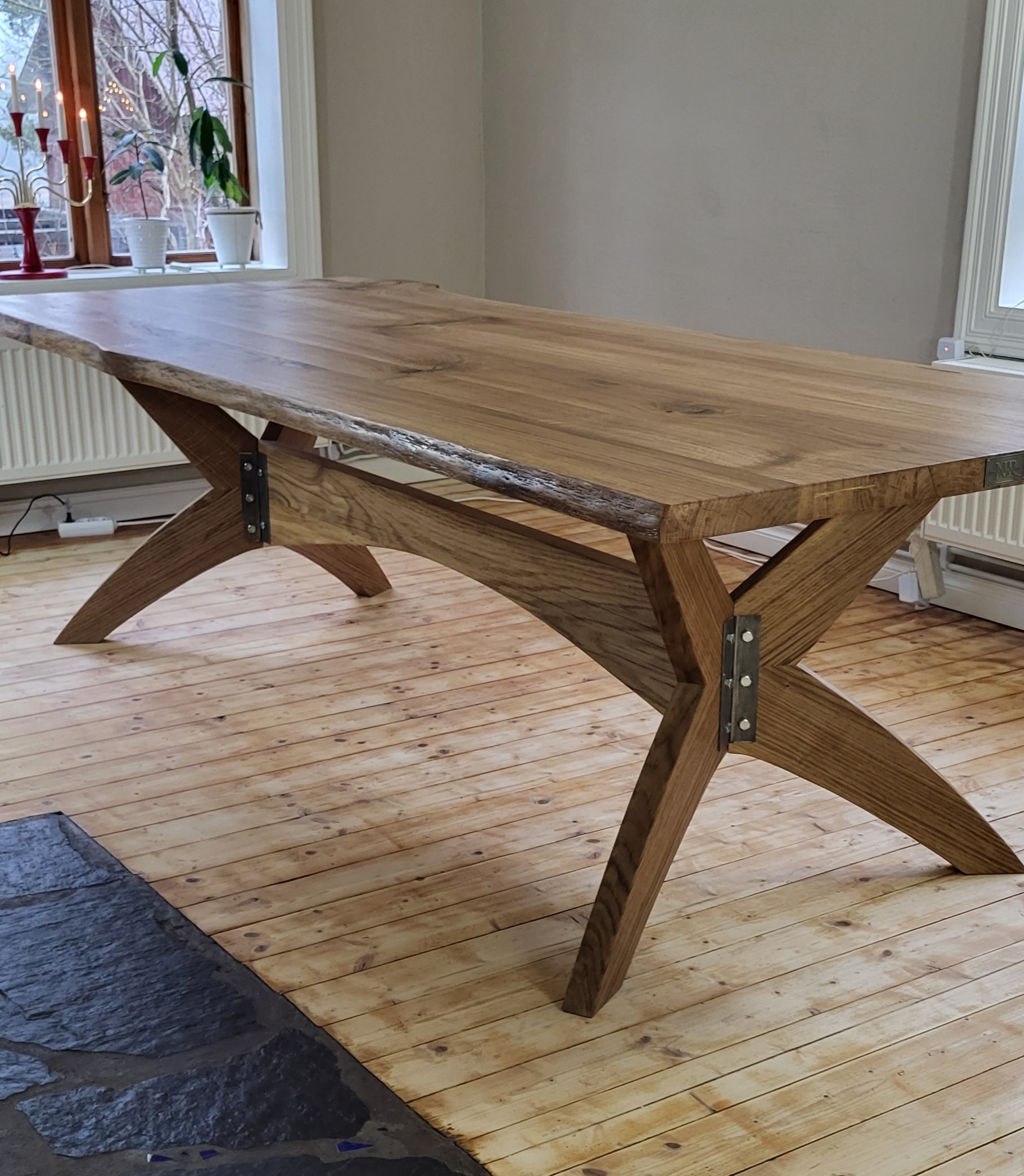 Rustikt matbord modell Lofsdalen
