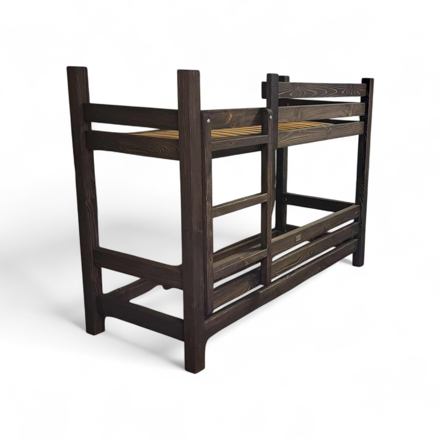 Rustik våningssäng i massivt trä tillverkad av Nordanlids Rustik 